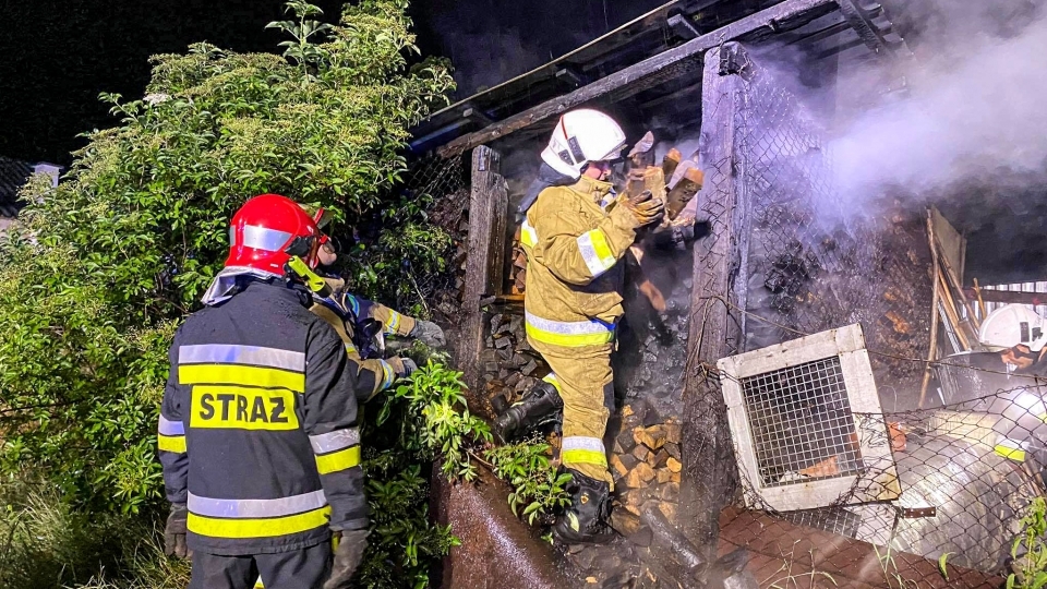 Pożar drewnianej szopy w Czerwieńsku. W akcji 3 zastępy straży pożarnej!