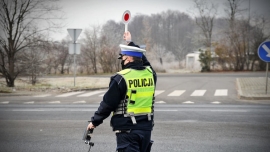 Polacy ruszyli na święta, policja wyjechała na drogi
