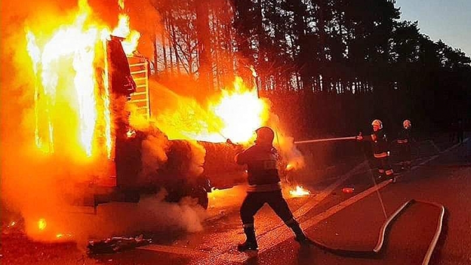 Pożar busa na "starej trójce" koło Trzebiszewa