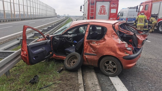 Wypadek na S3 koło Gorzowa. Auto uderzyło w bariery. Jedna osoba poszkodowana (ZDJĘCIA)