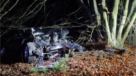 Wypadek koło Lubiszyna. Kierowca wypadł z drogi i uderzył w drzewo (ZDJĘCIA)