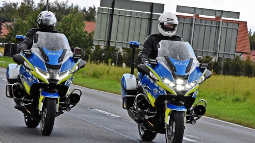 Policja chwali się nowymi motocyklami BMW. Do &quot;setki&quot; rozpędzają się w 4 sekundy (ZDJĘCIA)