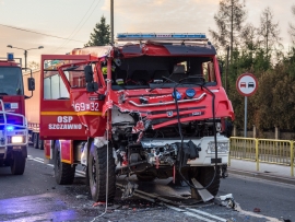 Wypadek dwóch wozów strażackich pod Krosnem Odrzańskim. Ranni strażacy (ZDJĘCIA)