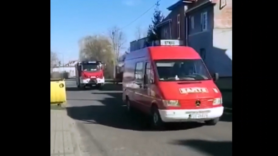 Strażacy na ulicach gminy Sulechów. "Zostań w domu!"