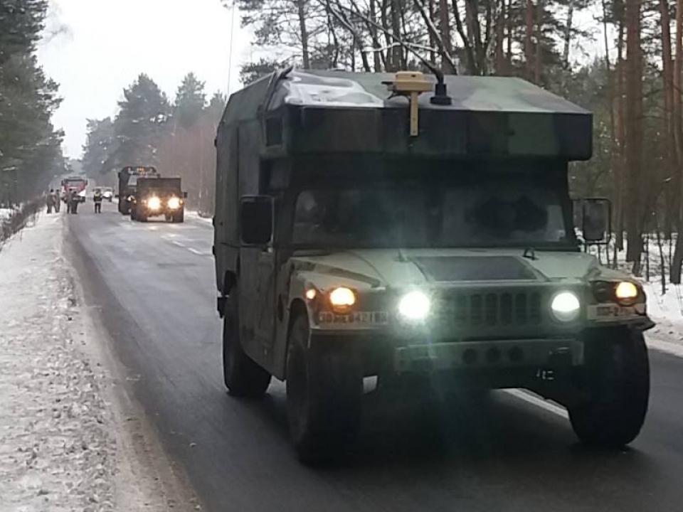 Kolizja z udziałem ciężarówki US Army (ZDJĘCIA i FILM)