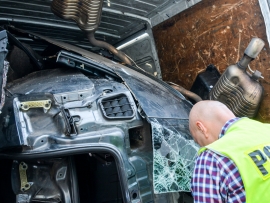 Części samochodowe z kradzionych aut w Niemczech odzyskane (ZDJĘCIA)