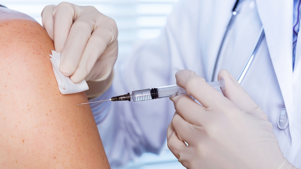 Grypa: pierwsze szczepionki już dostępne na polskim rynku