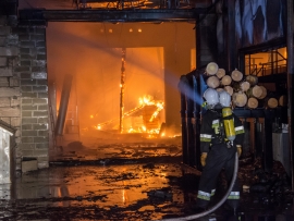 Ogromny pożar tartaku koło Sulechowa. Blisko 30 osób straciło pracę (ZDJĘCIA)