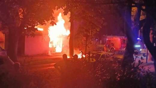 Pożar w Zielonej Górze. Płonie budynek, jest cały w ogniu (ZDJĘCIA)