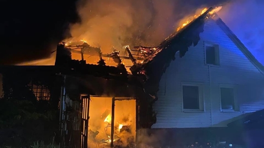Nocny pożar koło Świebodzina. Płonął dom. W akcji 9 zastępów straży pożarnej (ZDJĘCIA)