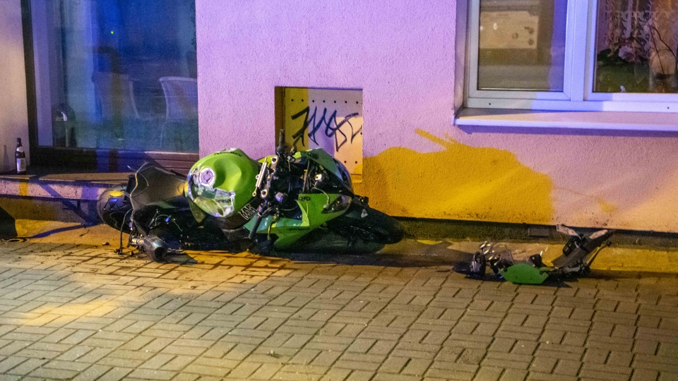 Nocny wypadek motocyklisty w Zielonej Górze. Mężczyzna nie ma uprawnień!