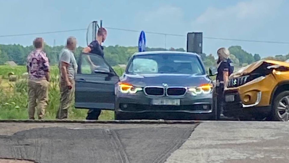 Nieoznakowany radiowóz BMW rozbity pod Gorzowem. Uderzył w osobówkę