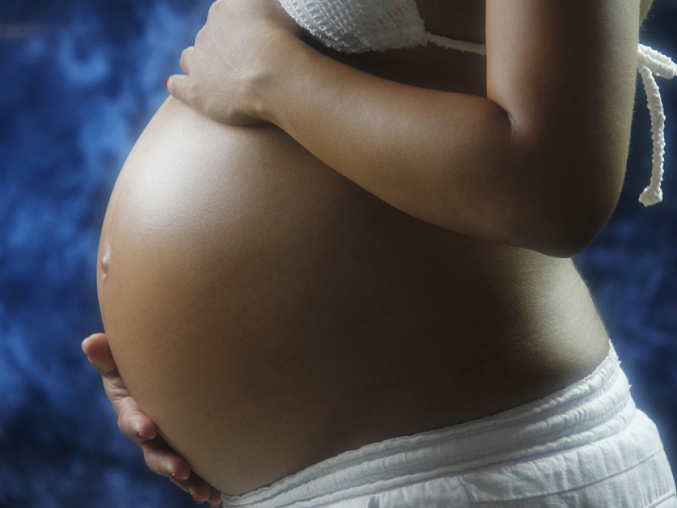 Trzy zobowiązania rządu. Będzie pomoc dla matek rodzących w warunkach tzw. trudnej ciąży