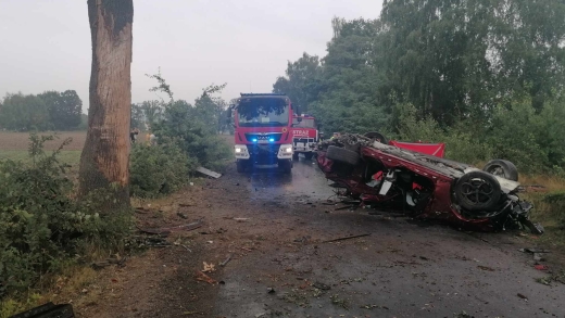 Tragiczny wypadek koło Żagania. Jedna osoba nie żyje, druga została ranna