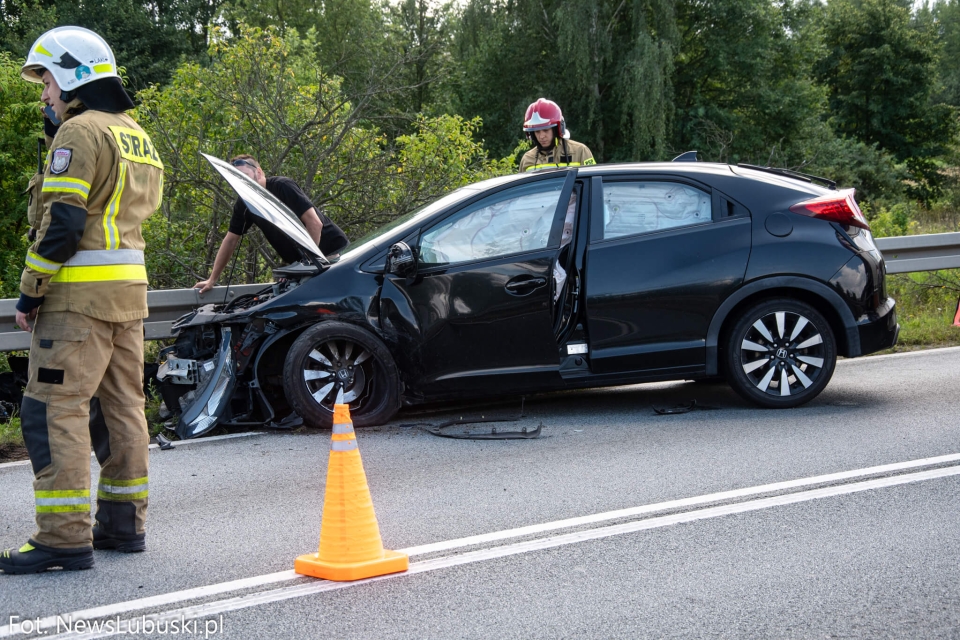 5/8 - Wypadek na krajowej &quot;27&quot; w Nowogrodzie Bobrzańskim. Zderzenie osobówek