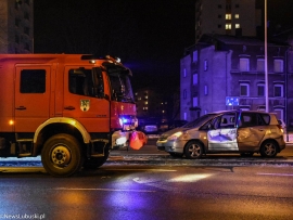 Zielona Góra: Strażacy jechali do pożaru, zderzyli się z osobówką (ZDJĘCIA, FILM)