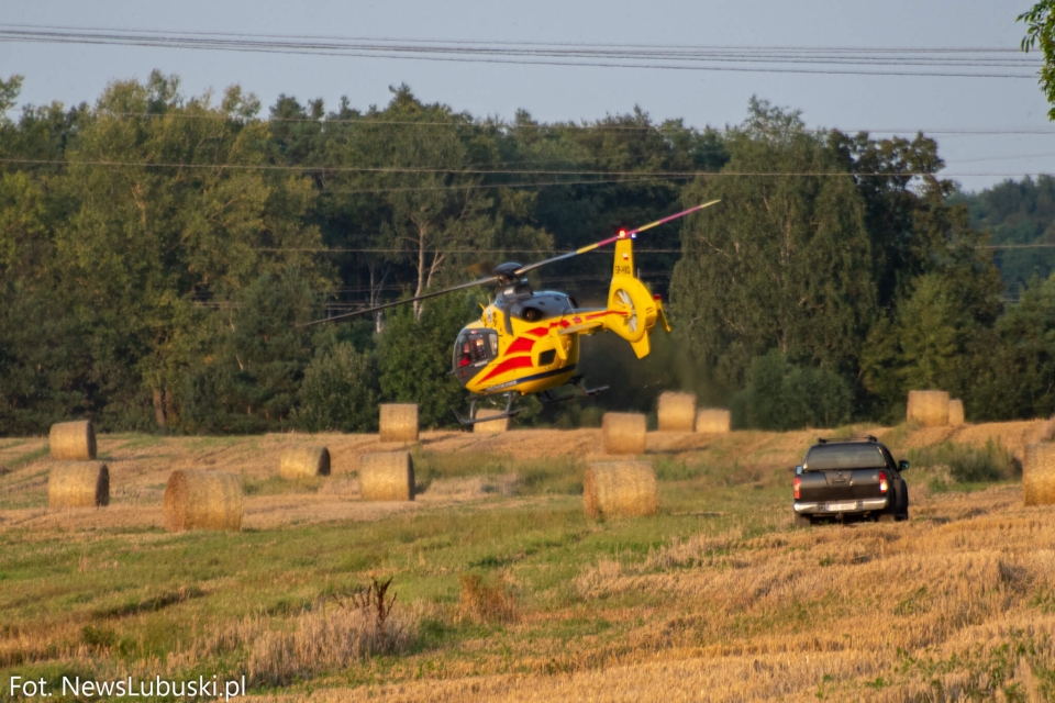 2/6 - Wypadek na krajowej "32" koło Zielonej Góry. Zderzenie osobówek