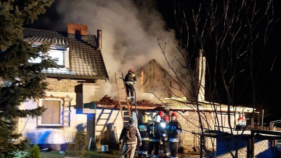 Pożar domu i stodoły w Dobrojewie. Budynki zapaliły się od komina (ZDJĘCIA)