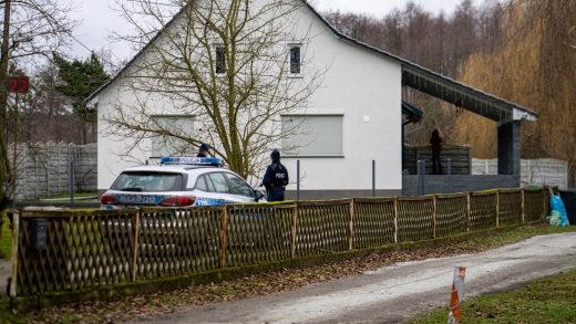 Zagłodzone dziecko. Rodzice 3-letniej dziewczynki zatrzymani. Policja sprawdza dom (ZDJĘCIA)