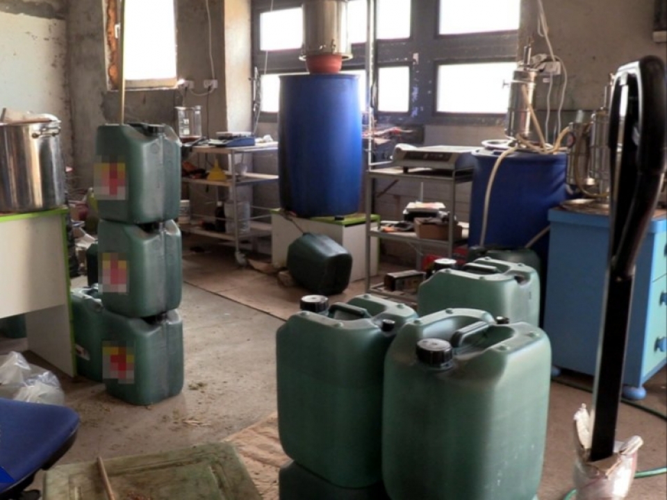 Policjanci CBŚP zlikwidowali nielegalne laboratorium do produkcji oleju konopnego zawierającego THC