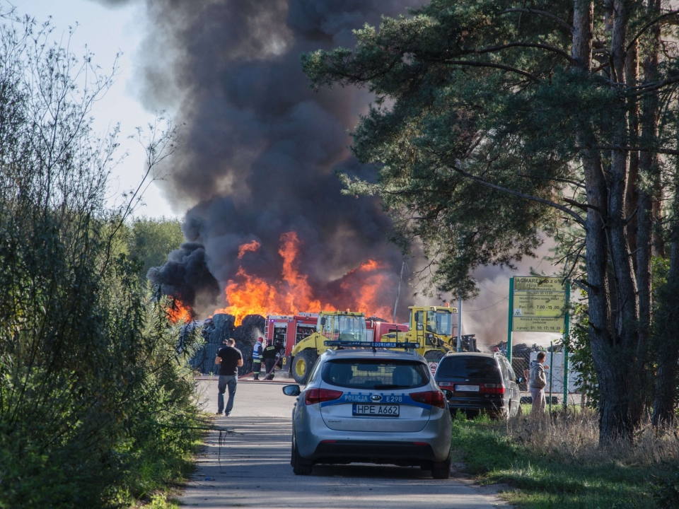 Pożar wysypiska śmieci pod Sulechowem. W akcji 11 zastępów straży pożarnej (ZDJĘCIA)