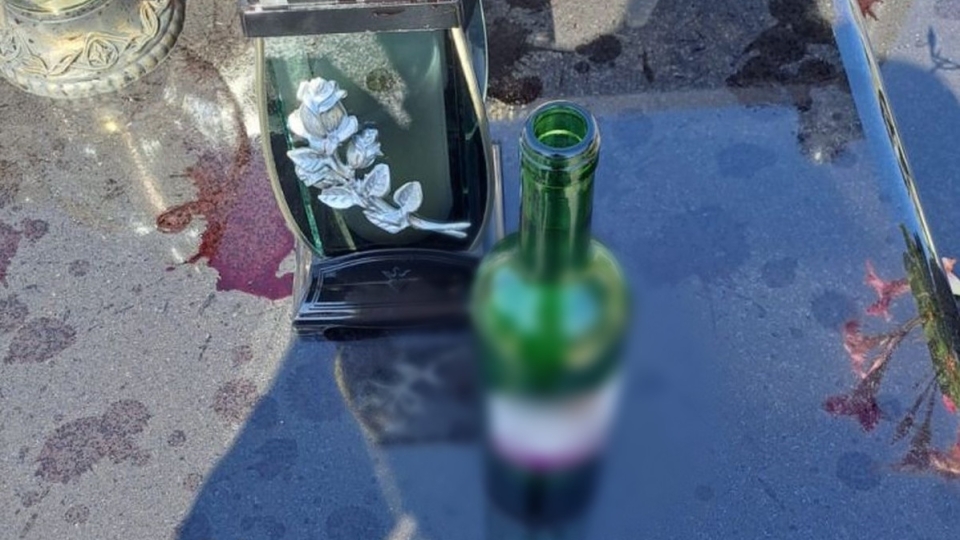 Oblał nagrobek winem na cmentarzu w Kargowej. Grożą mu 2 lata więzienia