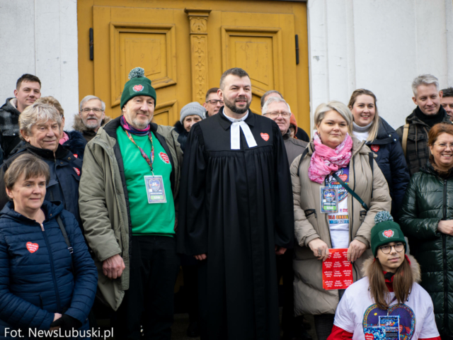 Taca na WOŚP, ksiądz - WOŚP Zielona Góra