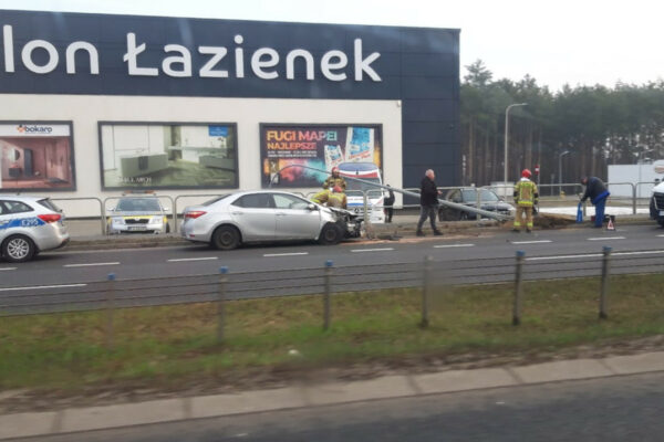 Kolizja Zielona Góra - Uderzyła w latarnię Zielona Góra