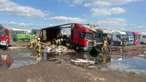Pożar w Nowej Soli. Płonęły ciężarówki. W akcji 4 zastępy straży pożarnej (ZDJĘCIA)