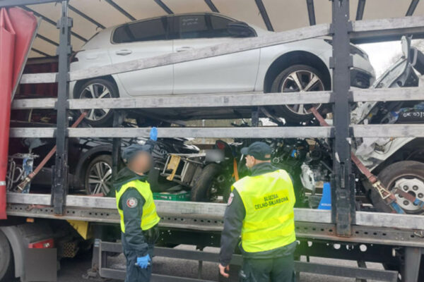Ciężarówka z wrakami zatrzymana na granicy. To nielegalny transport odpadów (ZDJĘCIA) Nielegalny transport odpadów - Granica Świecko