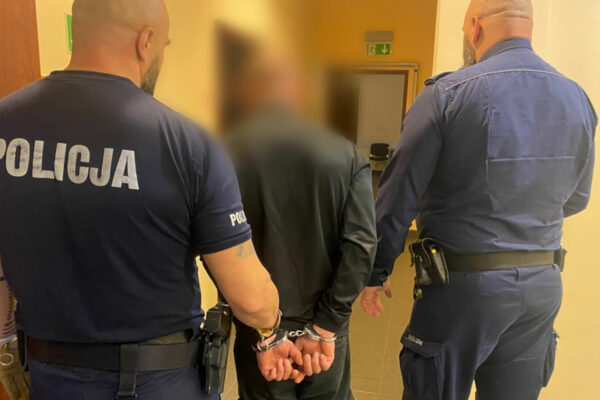 Zaatakował kobietę gazem i uderzał pięścią. Napastnik okradł ofiarę Napad Ośno Lubuskie - Napad na kobietę