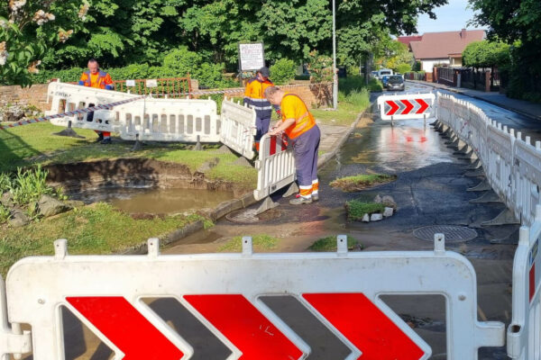 Poważna awaria wodociągu w Zielonej Górze. „Nie jesteśmy w stanie określić czasu” (ZDJĘCIA) Awaria wody Zielona Góra - Wodociągi Zielona Góra