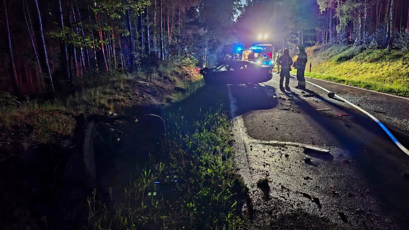 Wypadek na DW350 samochód rozpadł się