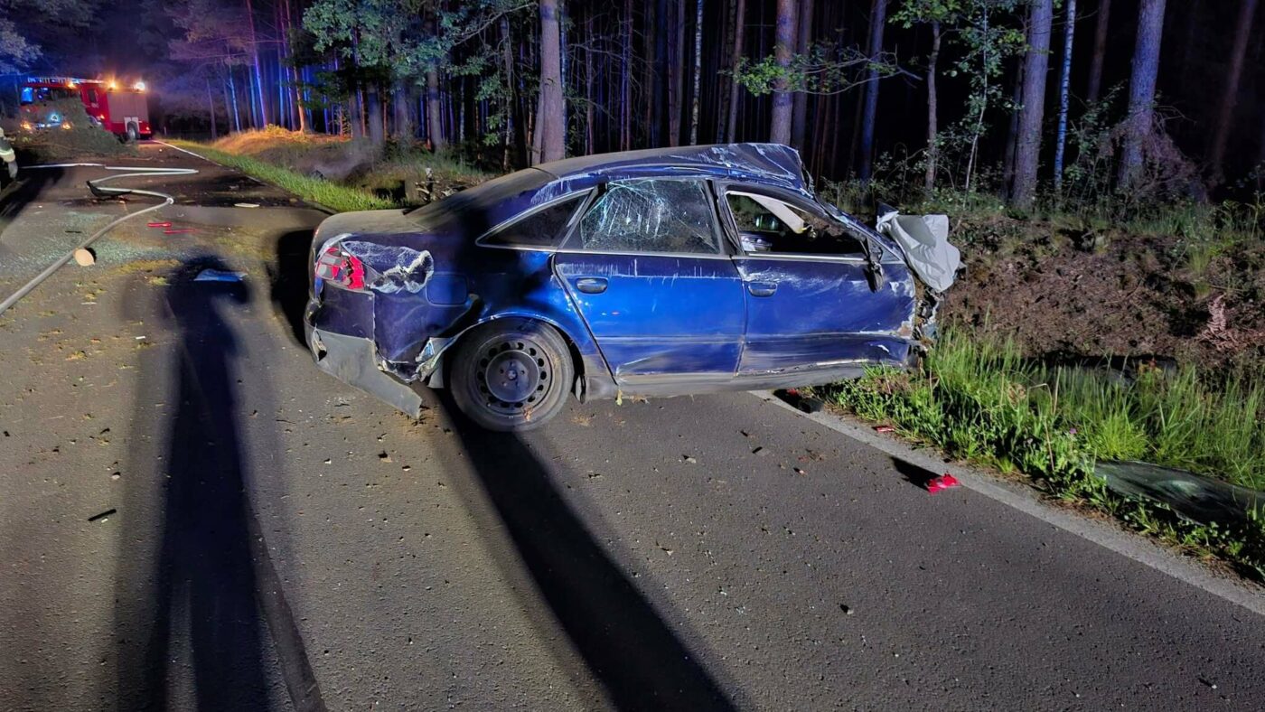 Wypadek na DW350 samochód rozpadł się
