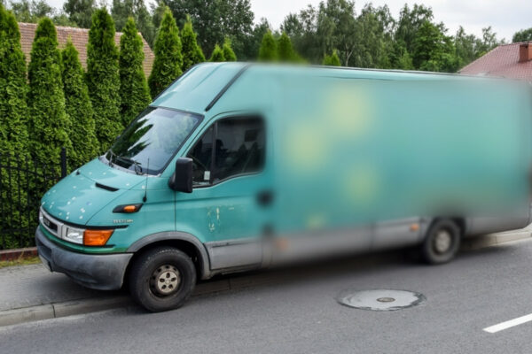 Ukradli auto z parkingu w Żarach. Wpadli, gdy jechali lokalną drogą Kradzież samochodu Żary - Policja Żary