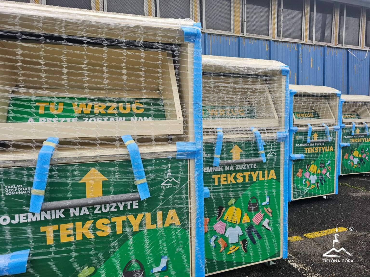 Pojemniki na tekstylia Zielona G&oacute;ra - Segregacja tekstyli&oacute;w