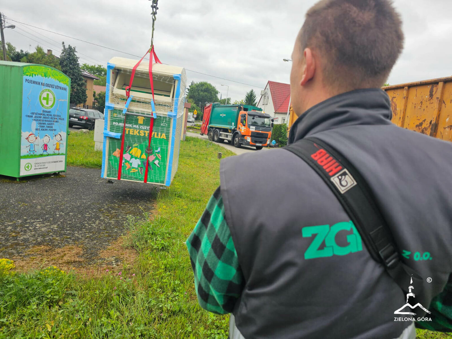 Pojemniki na tekstylia Zielona G&oacute;ra - Segregacja tekstyli&oacute;w