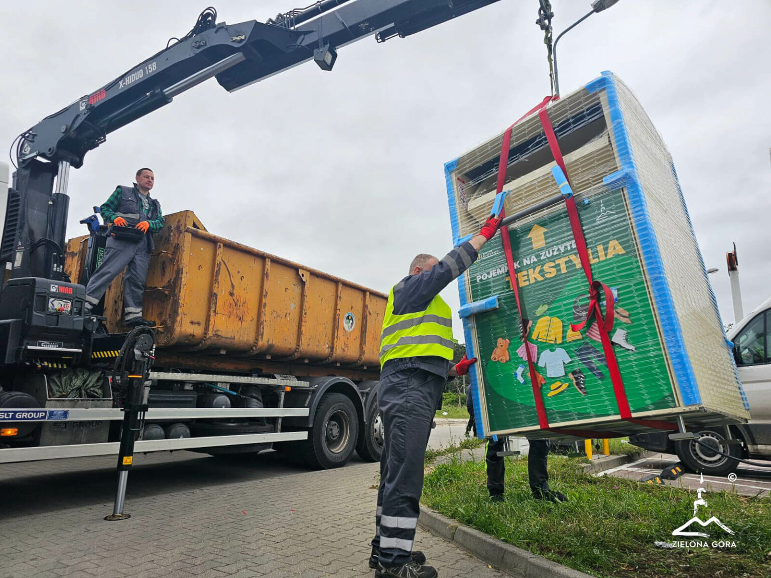 Pojemniki na tekstylia Zielona G&oacute;ra - Segregacja tekstyli&oacute;w