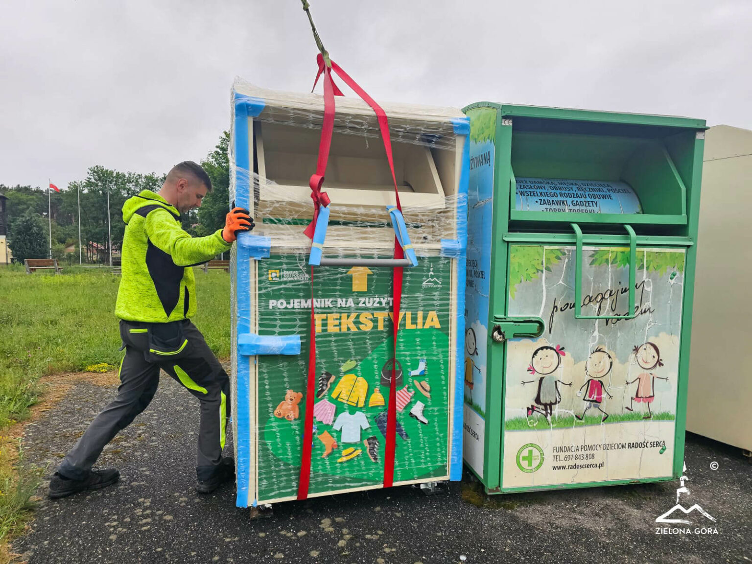 Pojemniki na tekstylia Zielona G&oacute;ra - Segregacja tekstyli&oacute;w