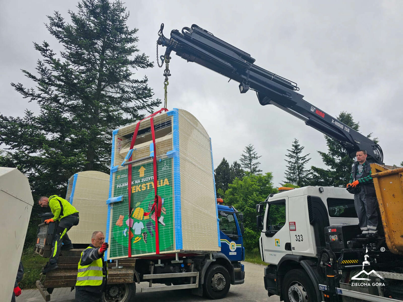 Pojemniki na tekstylia Zielona G&oacute;ra - Segregacja tekstyli&oacute;w
