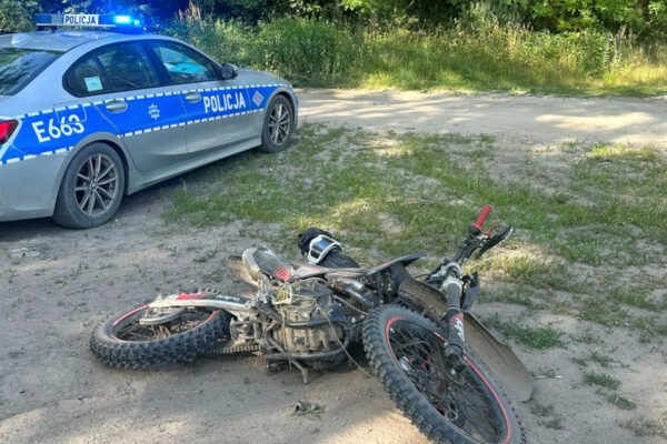 Pościg za motocyklistą. Młody mężczyzna uciekał crossem. Wpadł przez mały szczegół Pościg Międzyrzecz - Pijany motocyklista