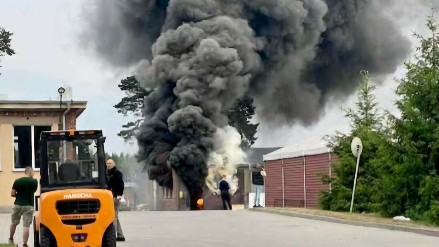 PozarGubinHala10.06.25_0 Pożar Gubin - Straż pożarna Gubin