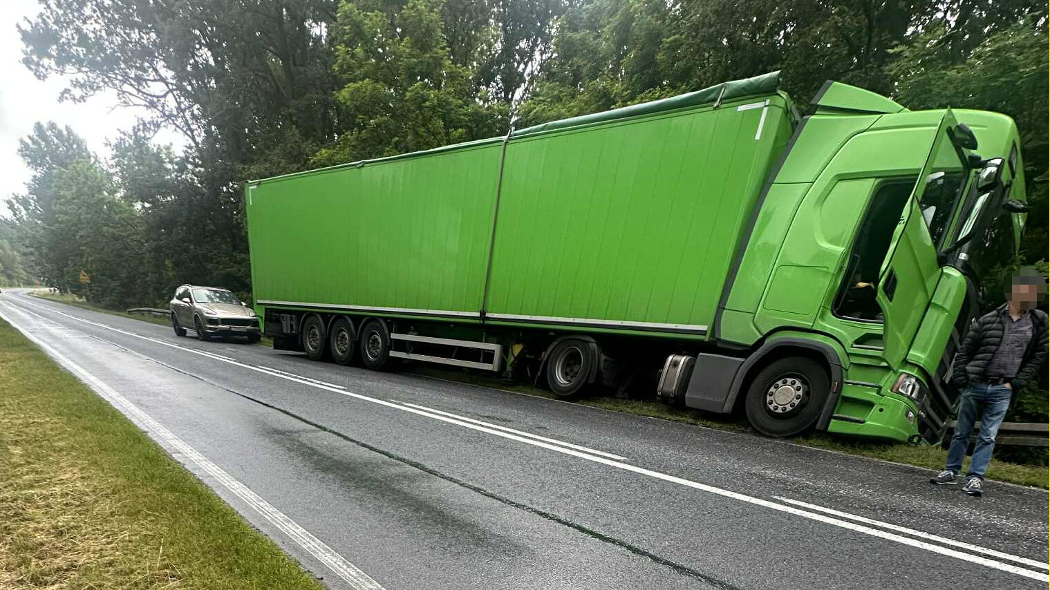 Wypadek Nowogród Bobrzański - Ciężarówka uderzyła w bariery
