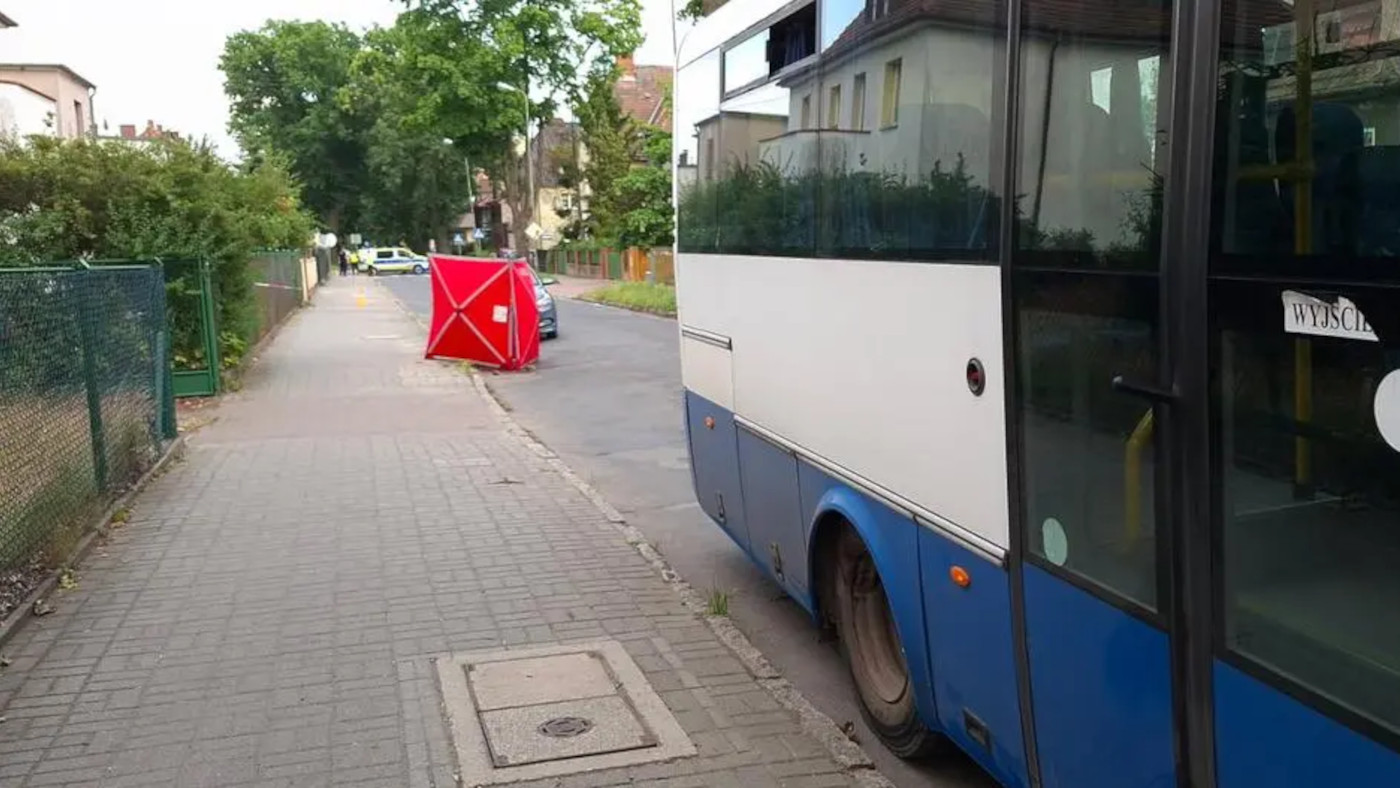 Śmiertelny wypadek Żary – Autobus ciągnął pasażera