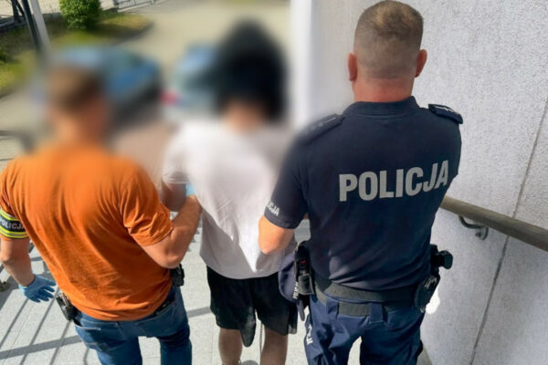 Atak nożownika w Żaganiu. Zaatakował kobietę od tyłu (FILM) Atak nożownika Żagań - Policja Żagań
