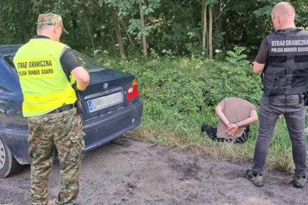Akcja SG w rejonie granicy. Nielegalny migrant złapany, wiózł go Polak Nielegalny migrant - Nadodrzański Oddział Straży Granicznej