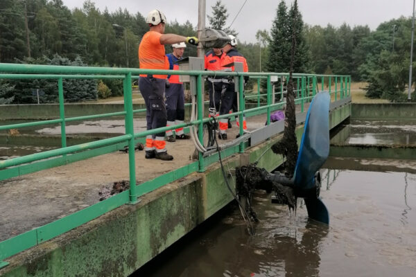 Zator w oczyszczalni Zielonej Góry. Wszystko przez błąd mieszkańców Oczyszczalnia ścieków Zielona Góra - chusteczki nawilżane w kanalizacji