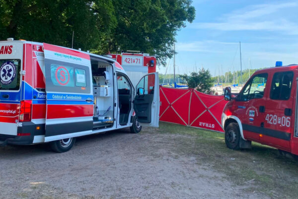 Tragedia nad wodą nad Jeziorem Niesłysz. Nie żyje mężczyzna (ZDJĘCIA) Śmierć nad wodą Jezioro Niesłysz