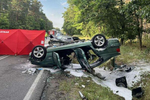 Tragiczny wypadek na DW296 pod Żaganiem. Jest ofiara śmiertelna (ZDJĘCIA) Wypadek na DW296 - Wypadek Żagań