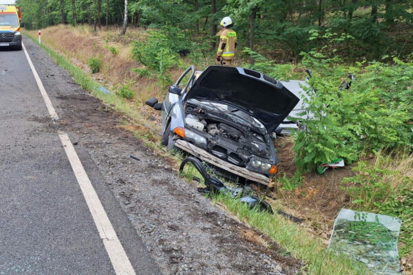 Wypadek pod Sławą. Czołówka osobówek. W akcji śmigłowiec LPR (ZDJĘCIA) Wypadek Sława Lipinki